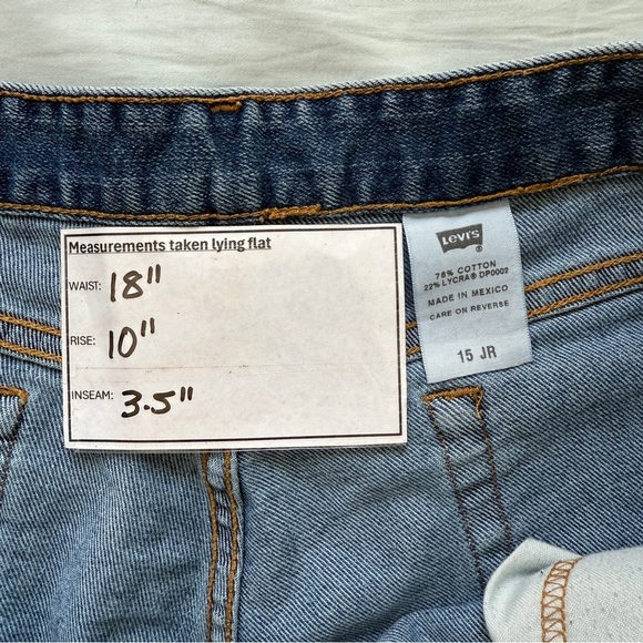 Levi's Classic 90s Mom High Rise High Waist Blue Jean Denim Shorts Red Tab JR 15 - Picture 3 of 3
